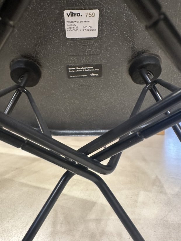 Vitra Eames Fibreglass Side Chair DSR