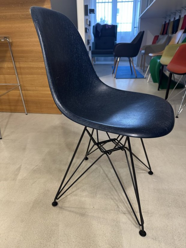Vitra Eames Fibreglass Side Chair DSR