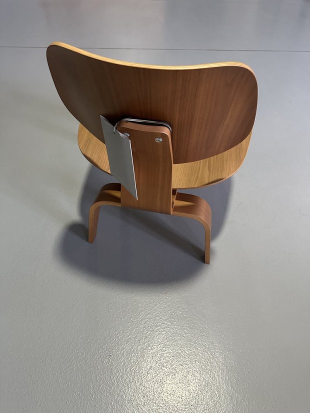 Vitra Plywood Group black pigmented walnut LCW