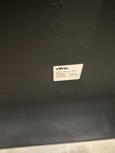 Vitra židle .03