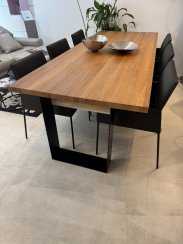 Jídelní stůl velký Newton dub s opracovanými hranami