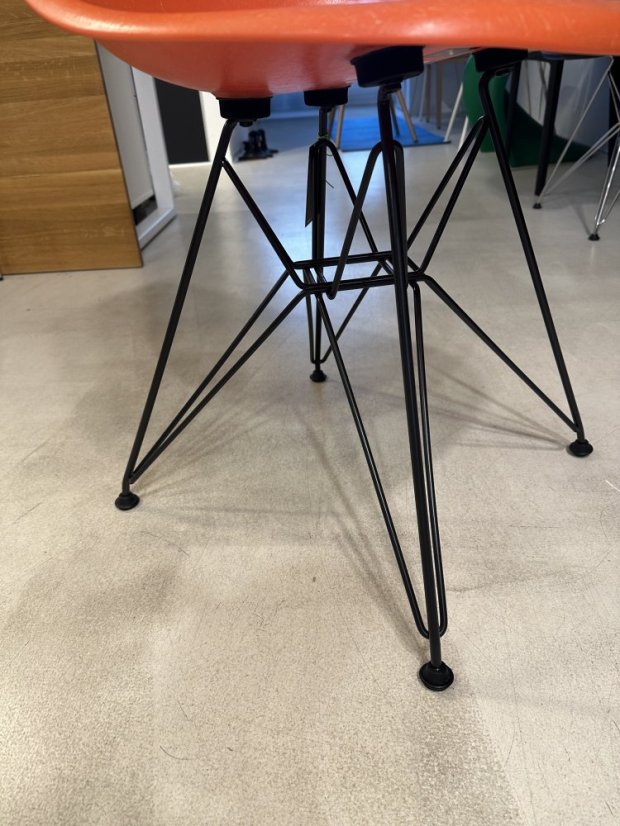 Vitra Eames Fibreglass Side Chair DSR