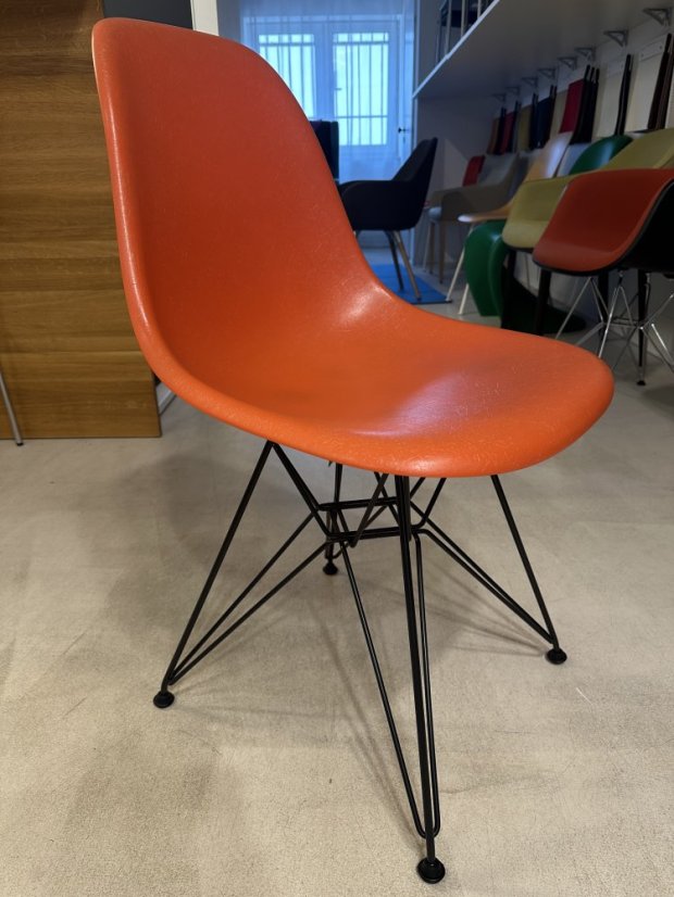 Vitra Eames Fibreglass Side Chair DSR