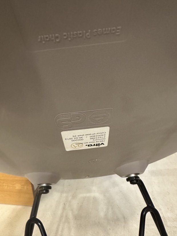 Vitra Eames DSR Chair šedo- fialová