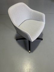 Vitra Softshell Chair Four-Star base