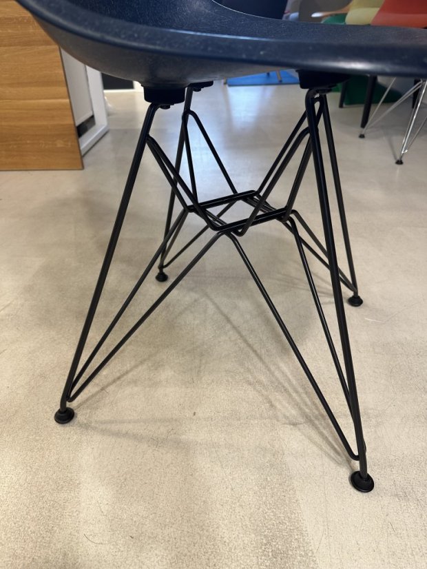 Vitra Eames Fibreglass Side Chair DSR