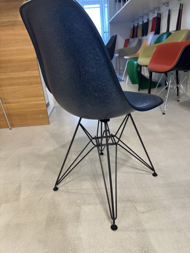Vitra Eames Fibreglass Side Chair DSR