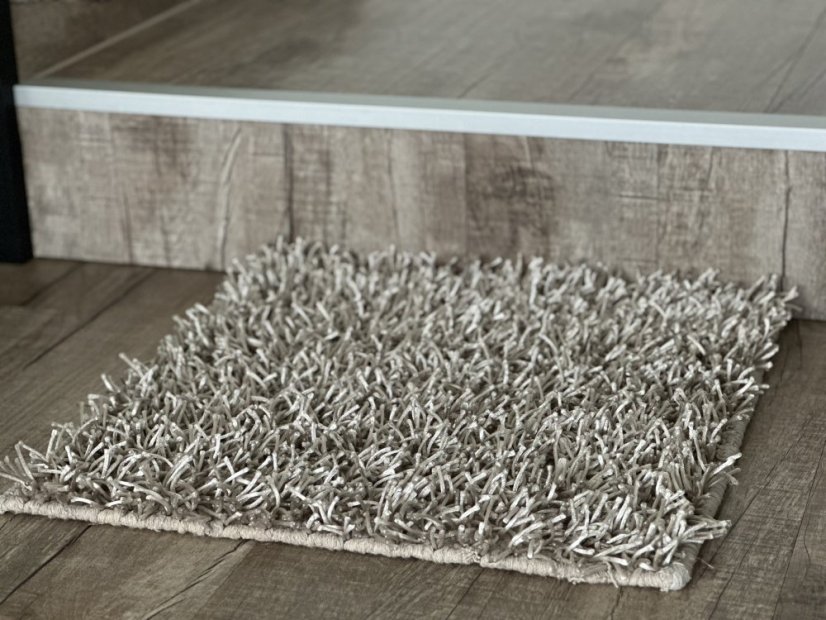 Ručně vyráběný kusový koberec SHAGGY MD 50 x 50 cm - Barva: Červená