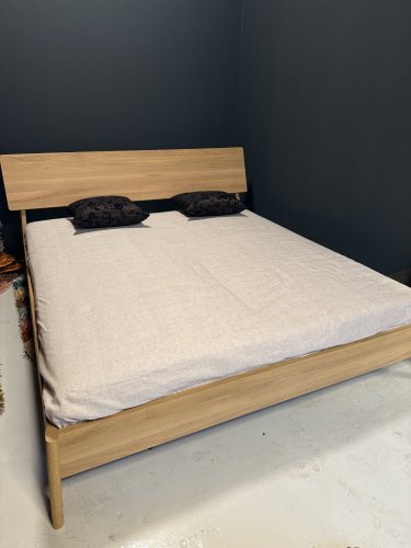 Ethnicraft Air dubová postel 180x200