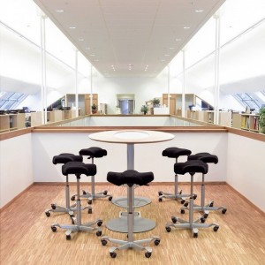 Ergonomická kancelářská stolička CAPISCO 8105 - Provedení podnože Capisco 8105- bez příplatku: blush rose podnož CAPISCO 8105