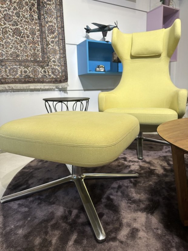 Vitra Grand Repos & Ottoman Citterio