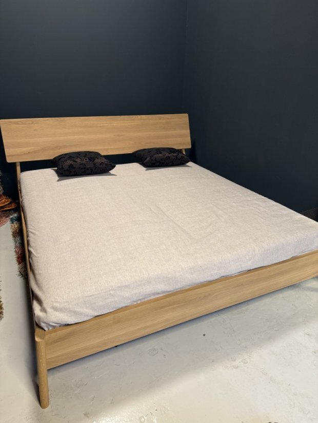 Ethnicraft Air dubová postel 180x200