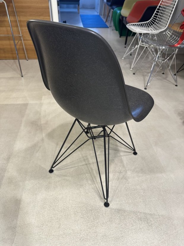 Vitra Eames Fibreglass Side Chair DSR