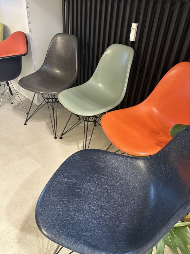 Vitra Eames Fibreglass Side Chair DSR