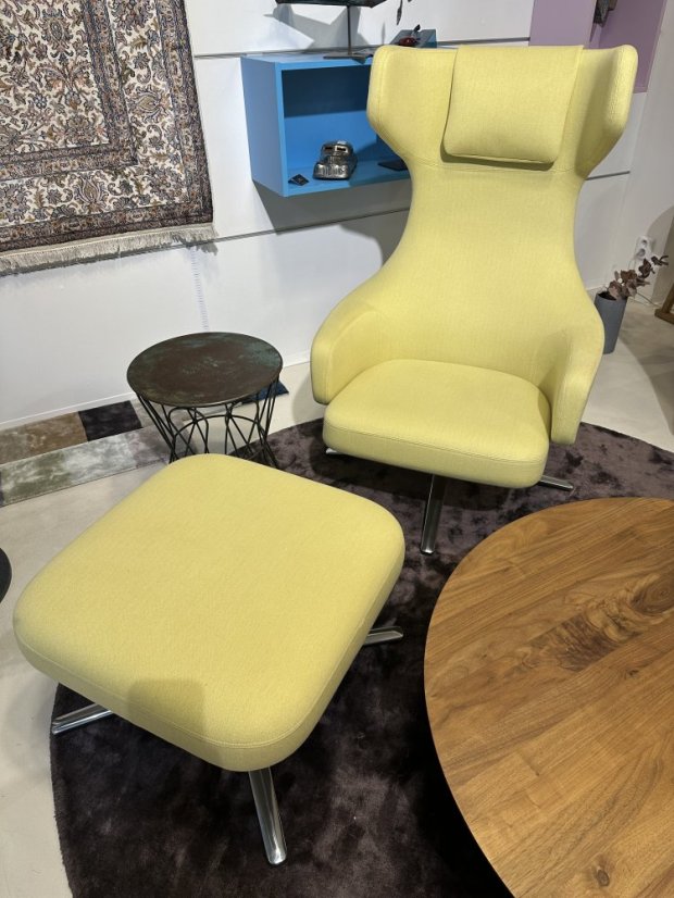 Vitra Grand Repos & Ottoman Citterio